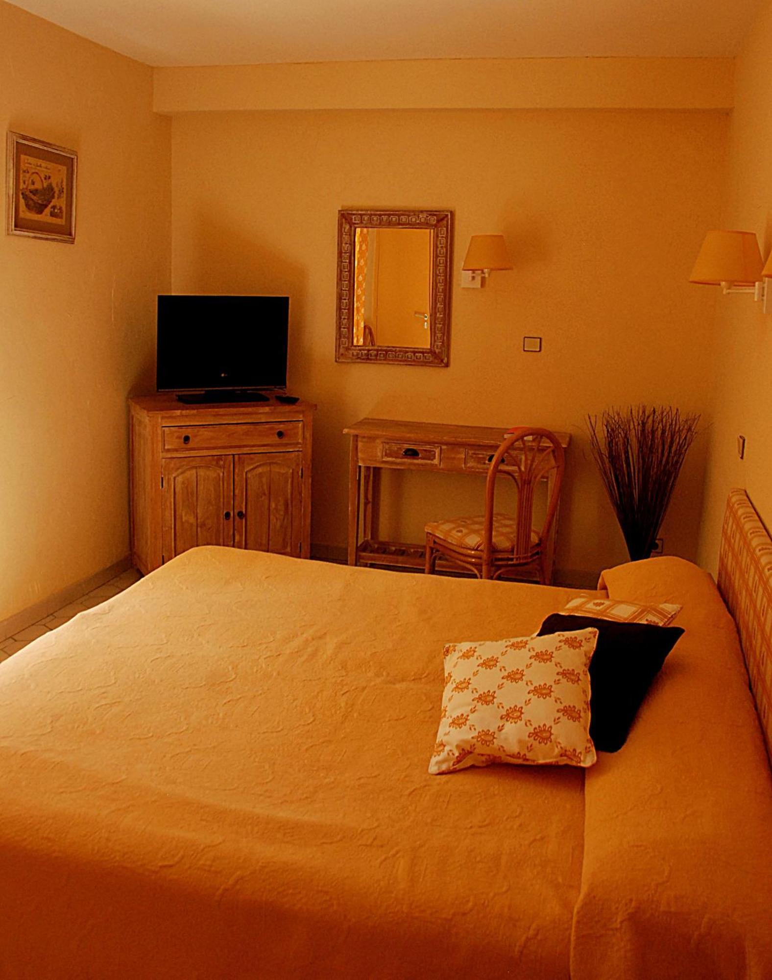Hotel Les Mazets Des Roches Tarascon Exterior photo
