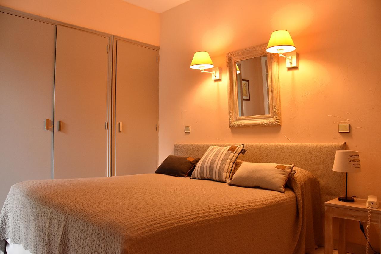 Hotel Les Mazets Des Roches Tarascon Exterior photo