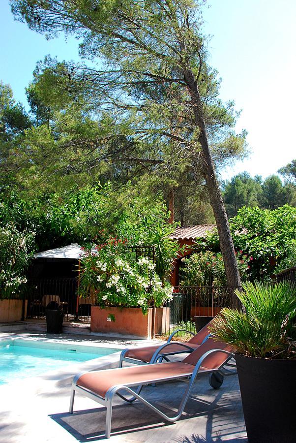 Hotel Les Mazets Des Roches Tarascon Exterior photo
