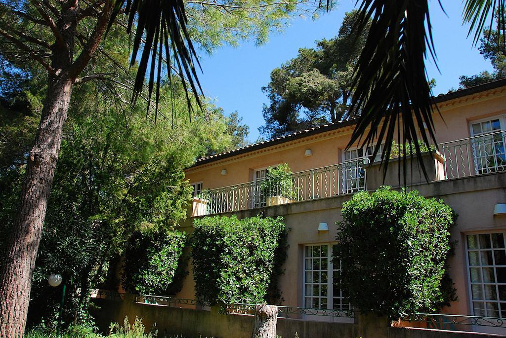 Hotel Les Mazets Des Roches Tarascon Exterior photo