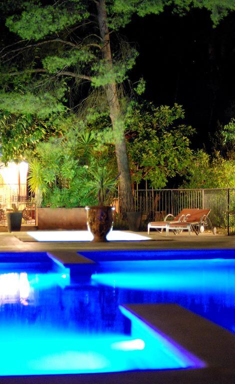 Hotel Les Mazets Des Roches Tarascon Exterior photo